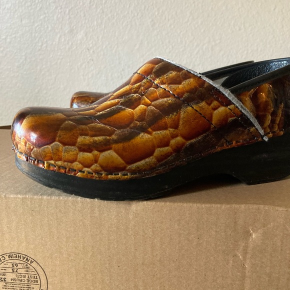 Dansko CLOGS 🐍 PRINT - Picture 8 of 12